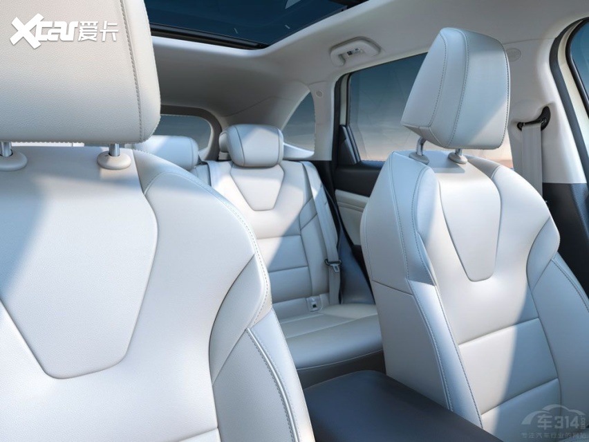 哈弗枭龙MAX对比RAV4荣放双擎E+选谁？