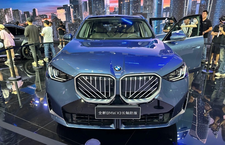 拒绝躺平？6款经典燃油车型座舱大变脸，科技感不输纯电车
