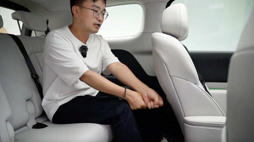 支棱起来了！老车主超详细体验全新岚图梦想家，华为加持能逆袭？
