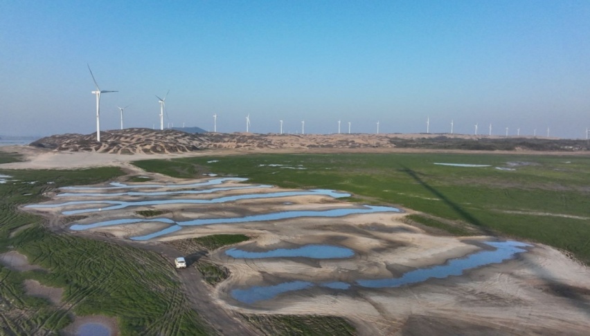 试驾新款江铃域虎7，2.0T发动机，泥沙草地任性开，纵享野趣无限