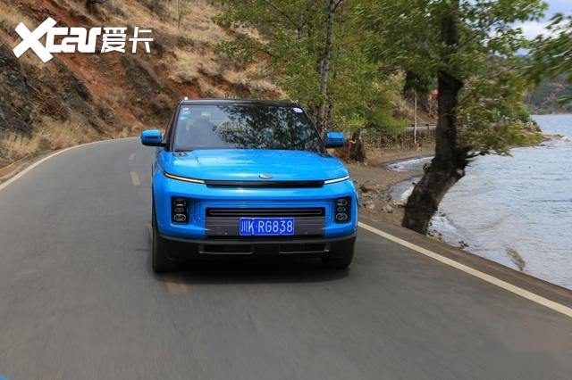 从丽江到泸沽湖，试驾吉利ICON，人间四月天留下这样一抹蓝
