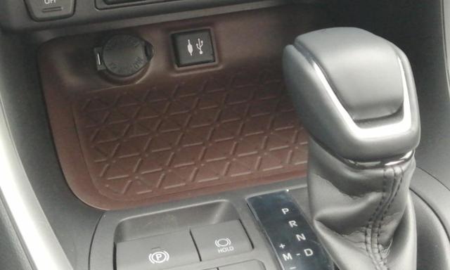 到店实拍全新RAV4荣放：实车外形很酷，两驱中高配受欢迎