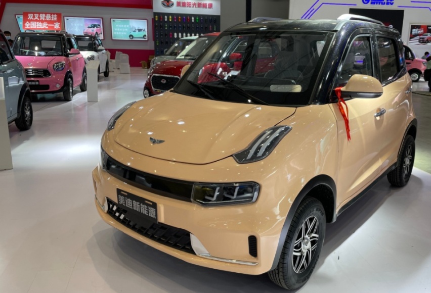 济南老头乐车展一场大型模仿秀，高仿奔驰、BJ40、领克、欧拉全都有！