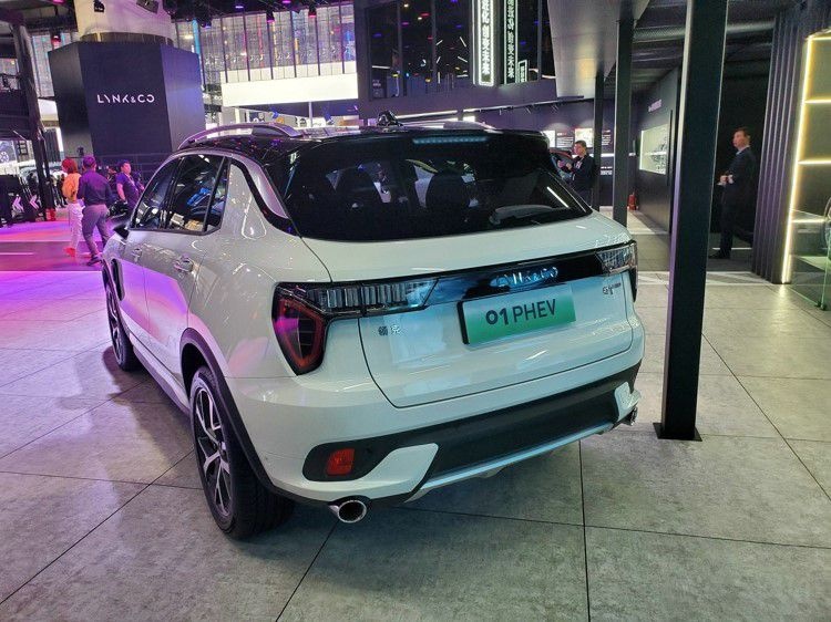领克01混动版亮相  不用充电油耗仅4.8L！