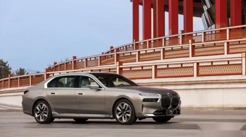 【e汽车】“最强BMW i7”强在哪？只有试了才知道