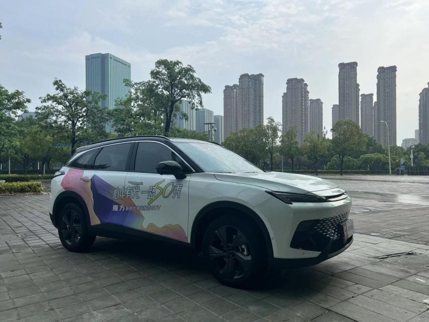 试驾标配鸿蒙车机的燃油车“魔方”，配置拉满，会是年轻人的菜？