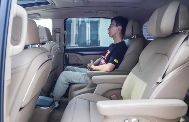GL8 ES陆尊这车它尊在哪？首先排除操控……
