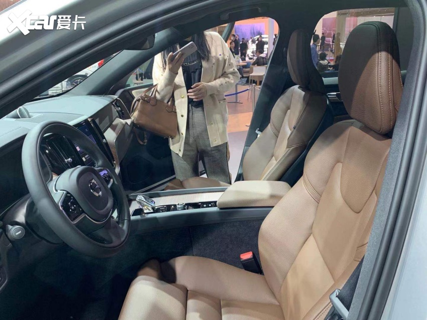 2021上海车展：全新沃尔沃XC60实车亮相/内外均升级