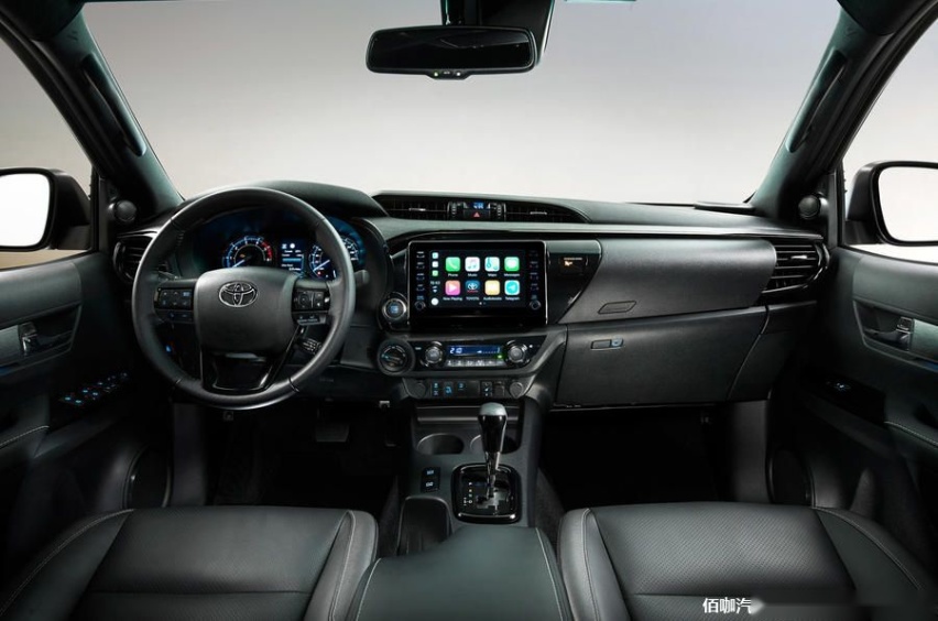 1000-toyota-hilux-2020-interior.jpg