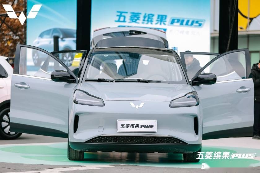 超长续航 五门纯电 起售8.98万元 五菱缤果PLUS登陆武汉
