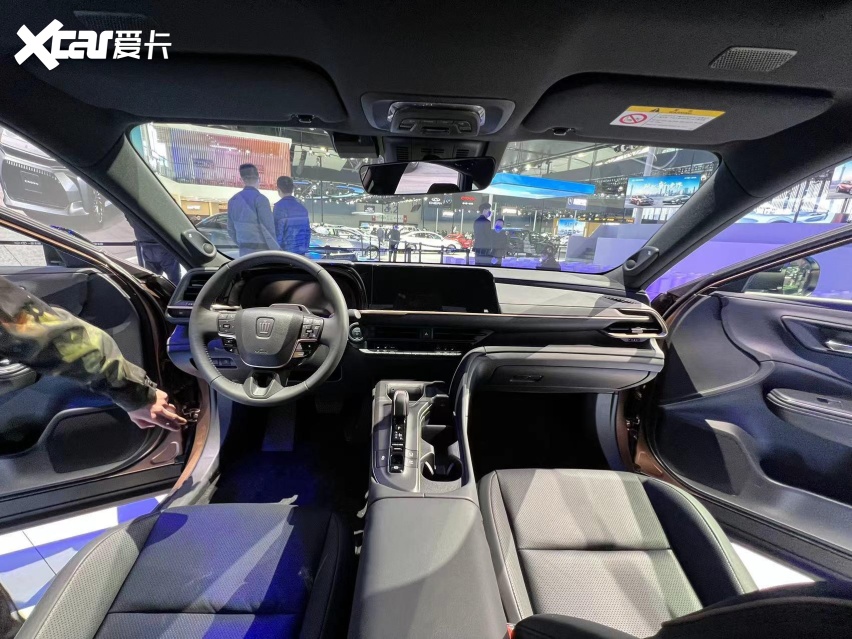 2022广州车展：皇冠SportCross开启预售，皇冠Sedan首发