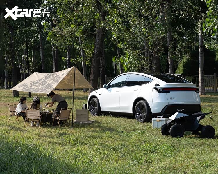 16英寸大屏、黑色顶棚、浅灰内饰一次到位，Model 3进化为完全体