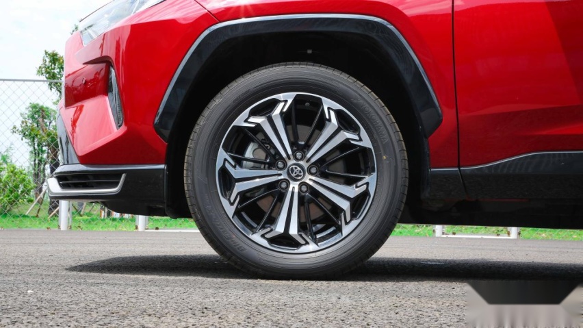 能否在纯电当道的时代闯出一片天？试驾：RAV4荣放双擎E+