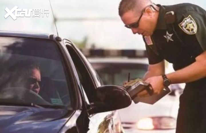 全方位体验美国现役警车福特维多利亚皇冠
