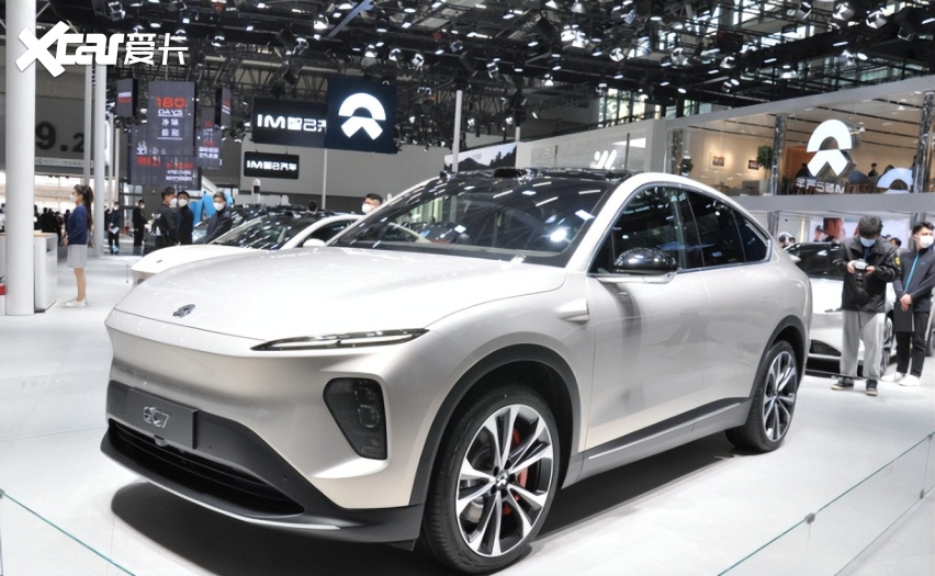 流线型车身,展现动感与力量