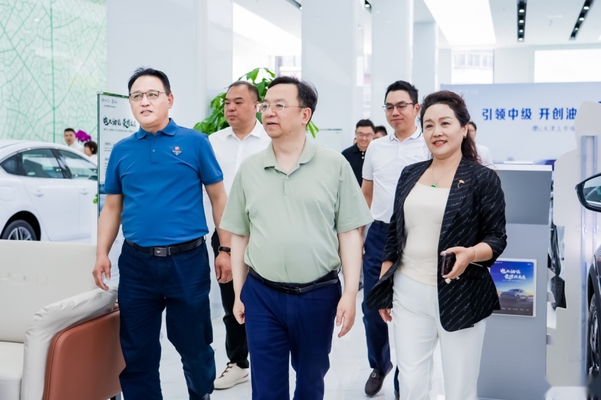 比亚迪王总裁一行莅临环耀集团王朝网天津盛宇4S店