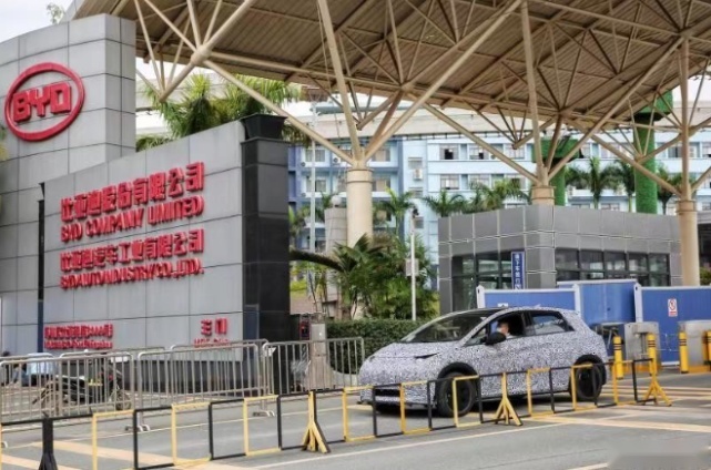 比亚迪新车谍照曝光，外观酷似“飞度”