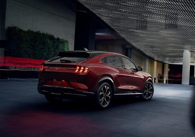 当大V8触了电，当野马与SUV结合——福特Mustang M
