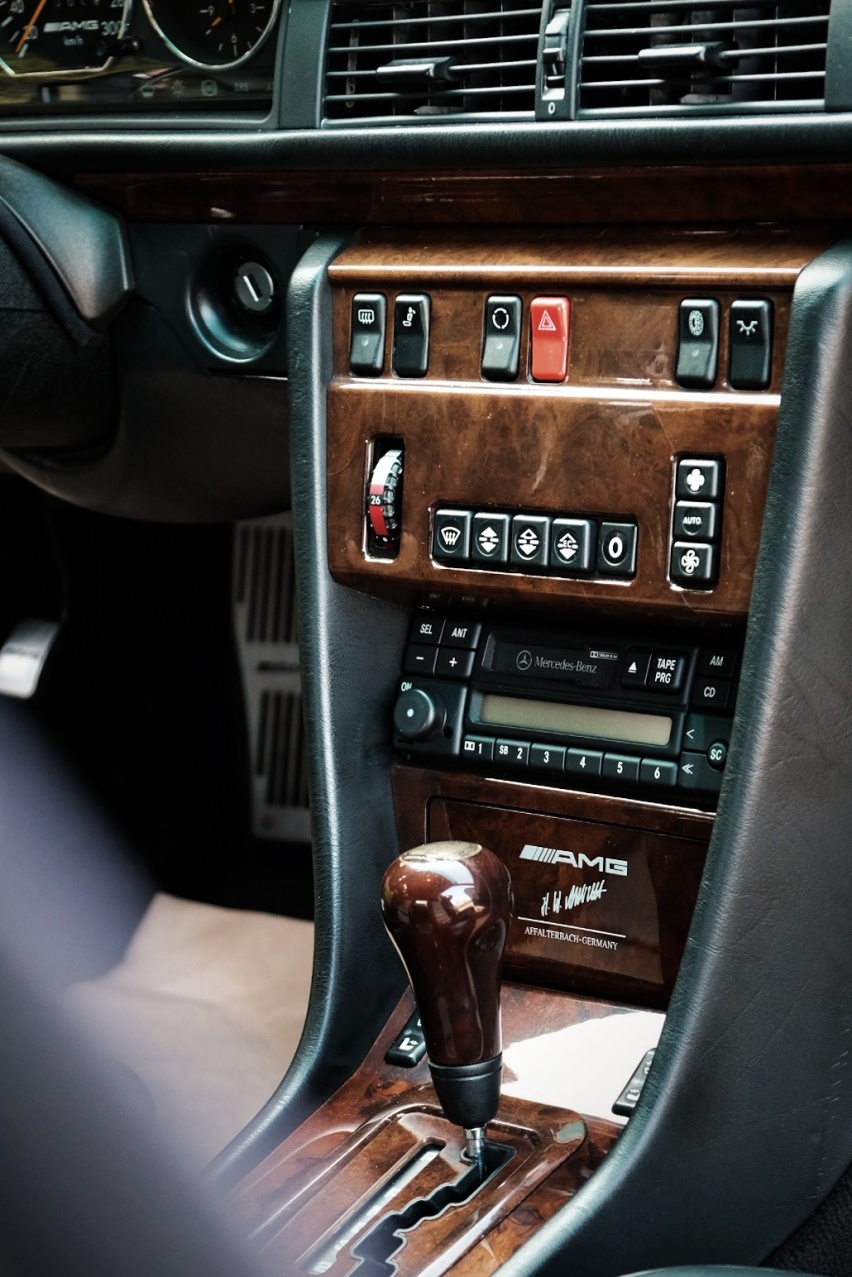 珠联璧合之作:梅赛德斯—奔驰E500AMG(W124)