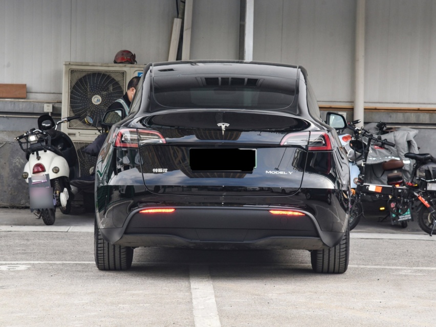 中型豪华SUV该选谁，特斯拉Model Y对比奥迪Q5L