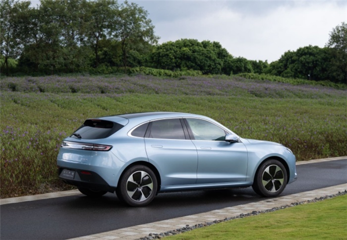 华为赋能问界M5 EV！给“智慧出行”新定义，还有超跑颜值+动力