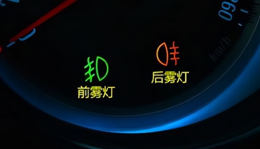秋季行车突然遇团雾怎么办？这样处理最安全，关键时候能保命！