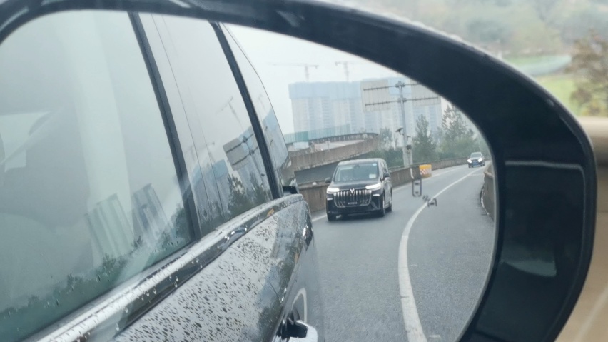 试驾2024款新岚图梦想家｜舒适+性能升级 豪华MPV首选