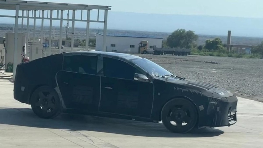 蔚来全新品牌车型谍照曝光，20万起的纯电轿车，追着Model 3来打？