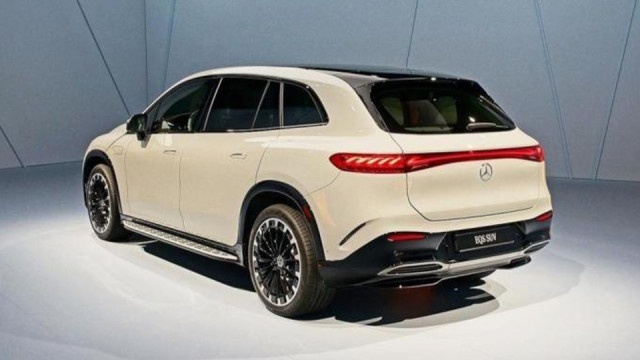 一百多万买奔驰EQS SUV，大型SUV可选7座还能越野，值不值？
