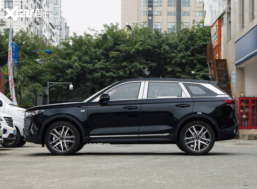 这台中大型suv不到17万,轴距2870,配2.0 8at