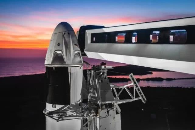 SpaceX载人上太空：九个关键阶段与两位优秀的宇航员