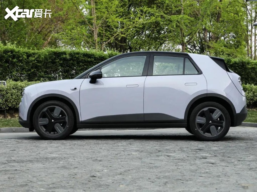 6万级？零跑A系列首款轿车亮相！定位精品小车，要抢萤火虫市场？