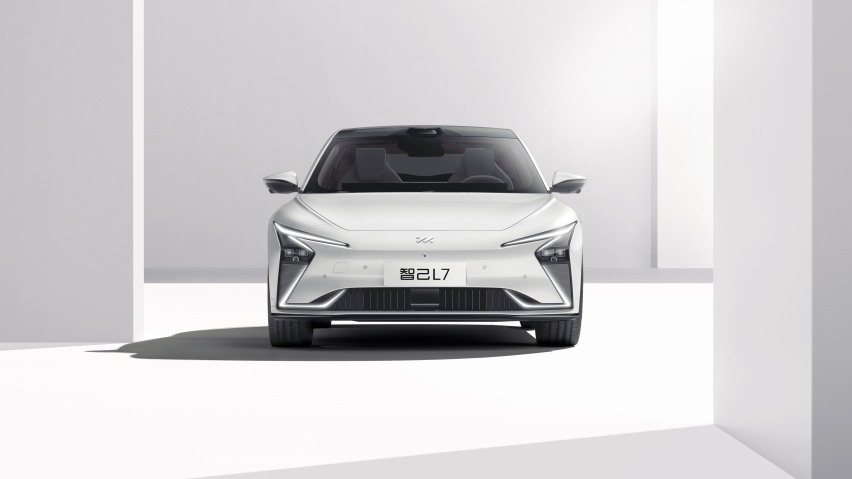 智己L7上市，两款车型，售价36.88万与40.88万元