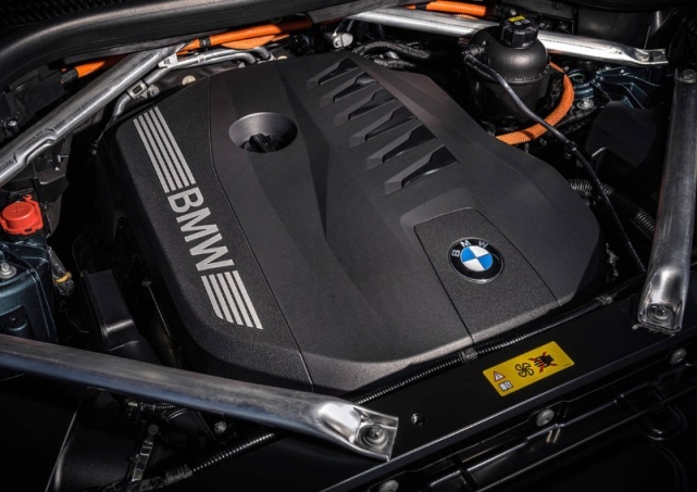 宝马发布全新X5/X6，双双取消2.0T车型，内饰也同步升级