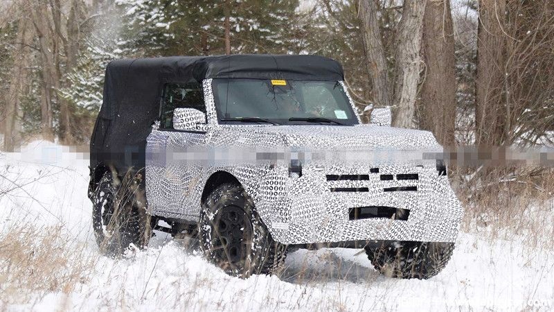 2021-ford-bronco-two-door-spy-shot.jpg