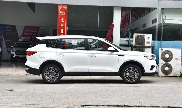 7座SUV中的“价格屠夫”！6.99万起，轴距2.8米比捷途X70还大