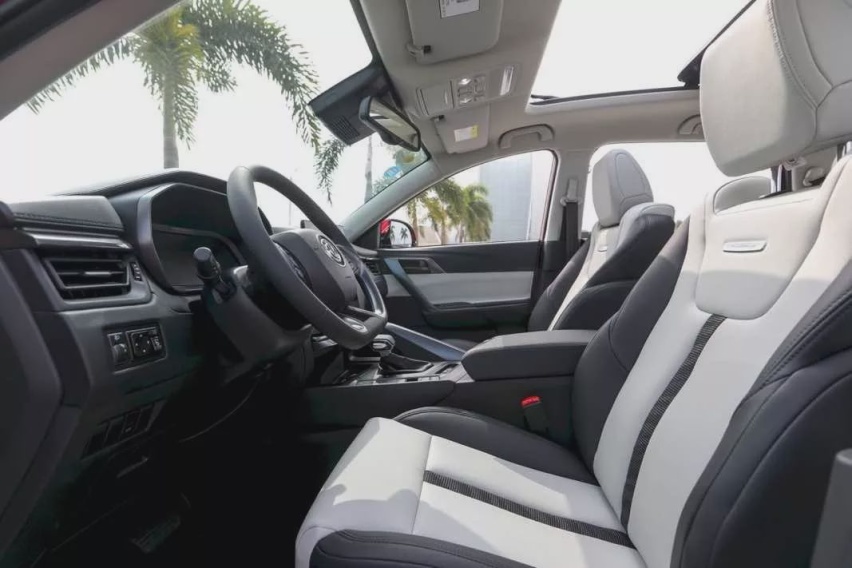 试驾新风行T5 一款宽敞得能练瑜伽加大号SUV