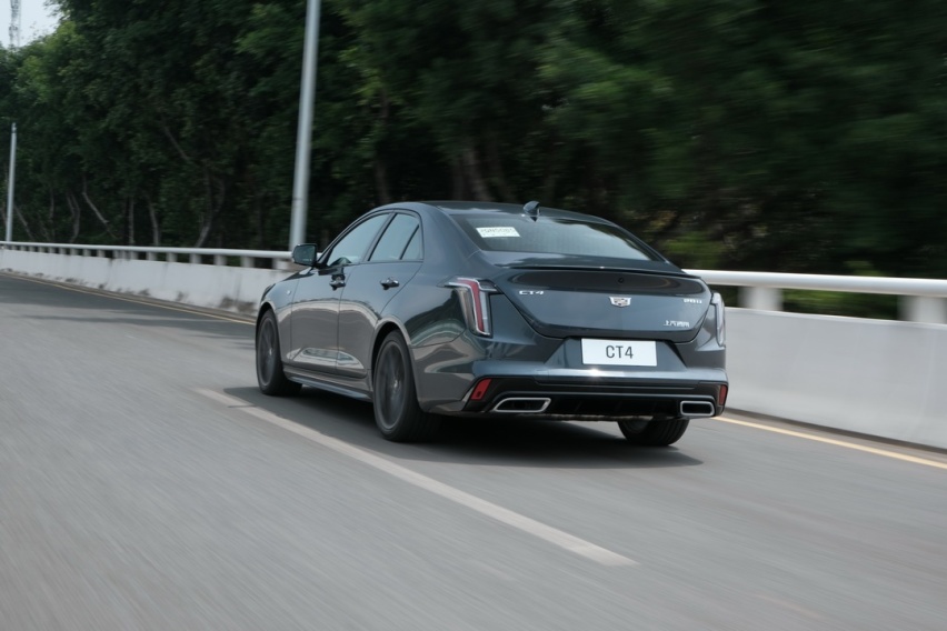 2.0T+8AT只要20万出头，这台豪华轿车做到了！