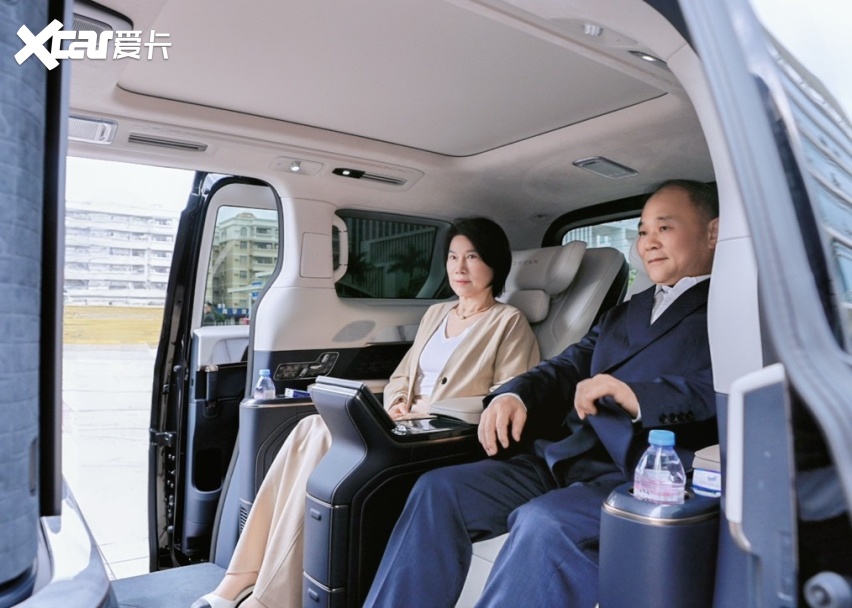 从品质出发 让世界爱上中国造 李书福邀请董明珠担任“极氪品质体验官”