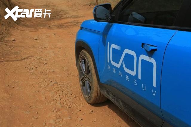 从丽江到泸沽湖，试驾吉利ICON，人间四月天留下这样一抹蓝