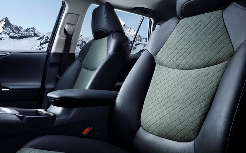 欧洲版新款丰田RAV4发布官图 内饰换装12.3英寸液晶仪表