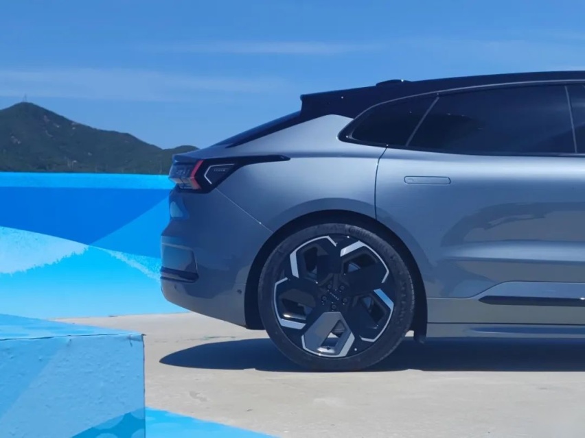 Cars01试驾丨8155上身 升级后的极氪001表现如何