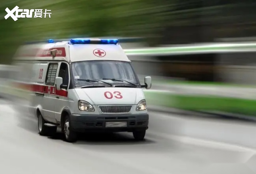 大连警方通报"小轿车和救护车碰撞"事故:救护车上两人死亡-爱卡汽车爱
