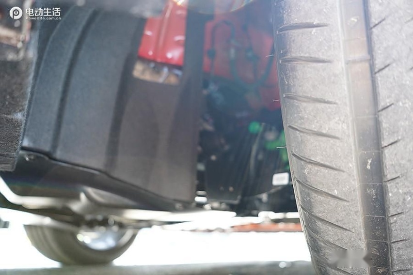 MG6 XPOWER赛道试驾！官方改装套件效果出众