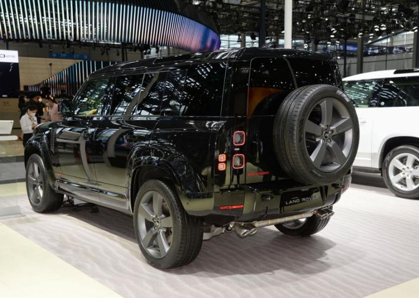 路虎也只能继续出大排量车，5.0T V8的卫士，要161.8万