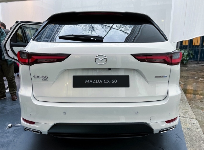 马自达跻身豪华品牌就靠它？全新CX-60实车曝光，后驱配六缸动力