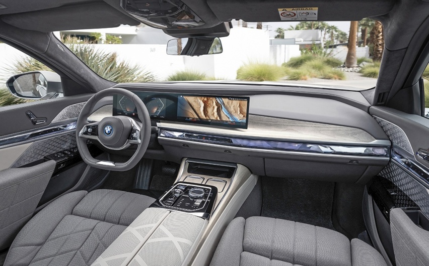 第七代：BMW i7 x Drive60