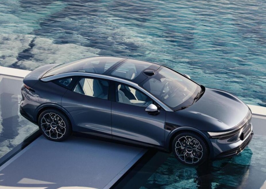 又针对Model 3！或售20-26万，极氪首款纯电轿车007官图发布