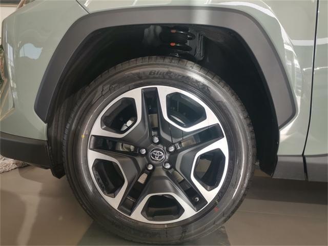 全新丰田RAV4震撼来袭，落地仅需要26万