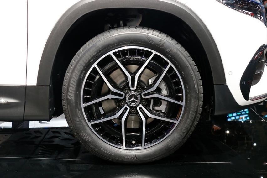 实拍奔驰EQB 对标特斯拉Model Y/续航超500公里